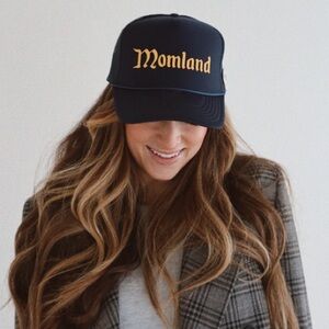 Momland hat